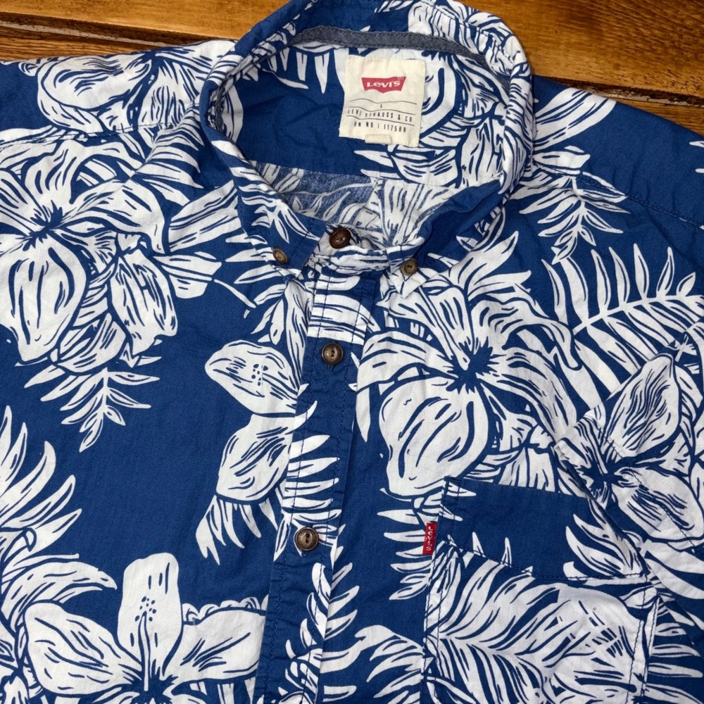 Levi's Button Down Shirt Mens L Blue White Floral Hibiscus Short Sleeve Hawaiian